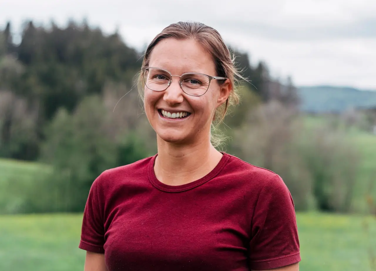 Porträt von Ramona Prinz im Freien